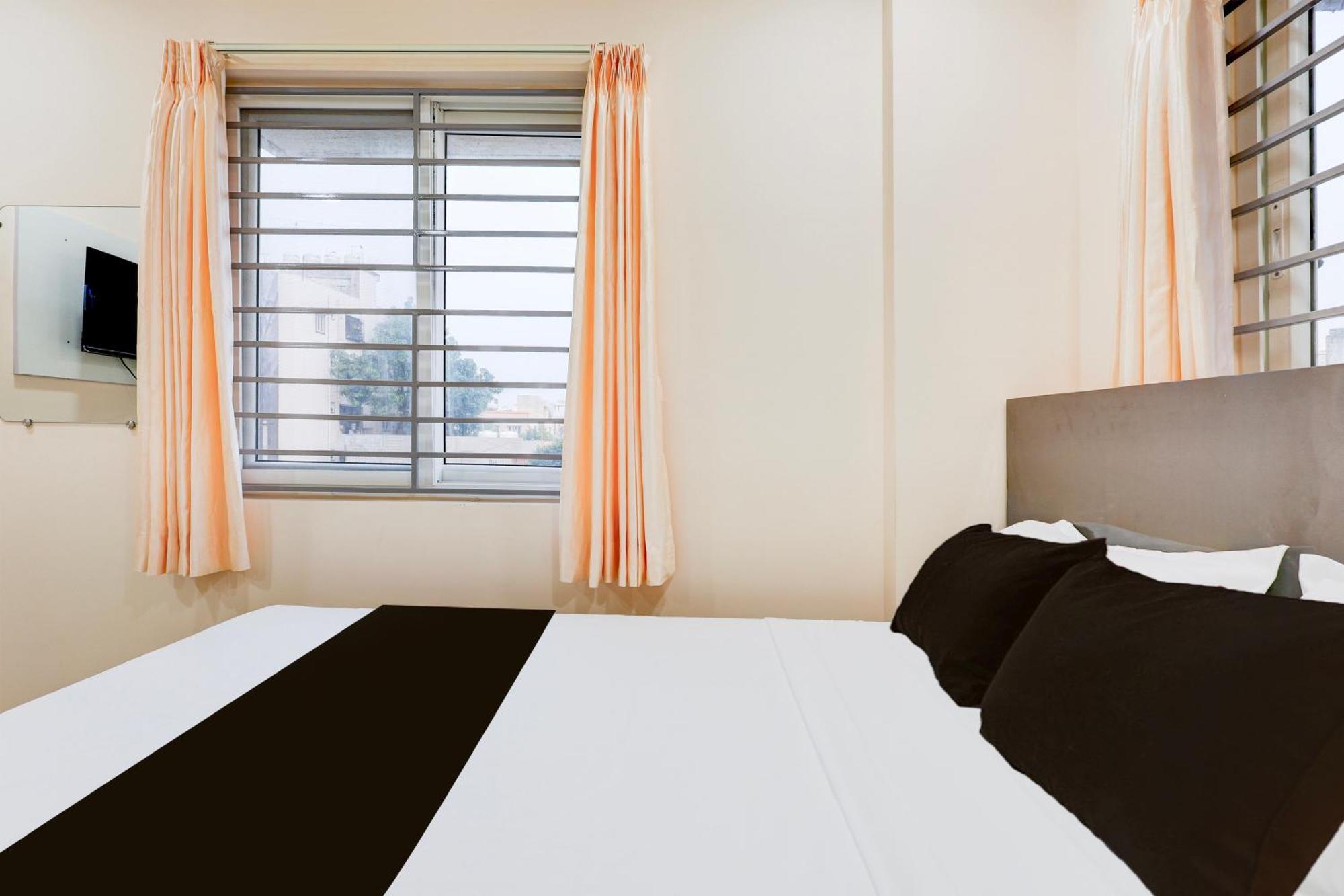 Super Townhouse Mvp Sector With Kailasagiri Hill View Pedda Waltair Екстер'єр фото